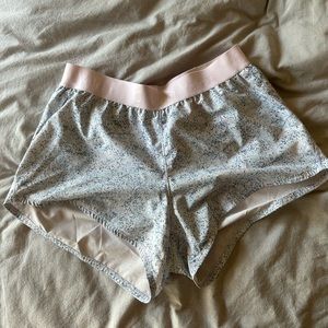 Outdoor Voices Relay Shorts Pebbled, Size S